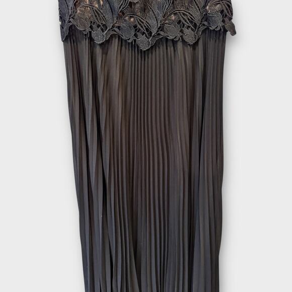 Tadashi Shoji Off the Shoulder Lace Bodice Gown Size 4 - Picture 9 of 13